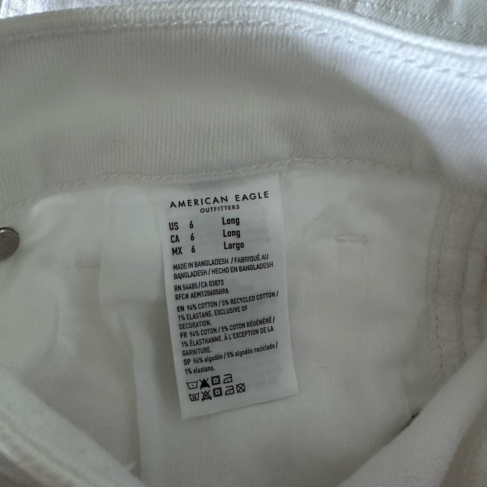 American Eagle Mom Jeans Bright White stretch size 6 28W long, new with tags. - Picture 15 of 16